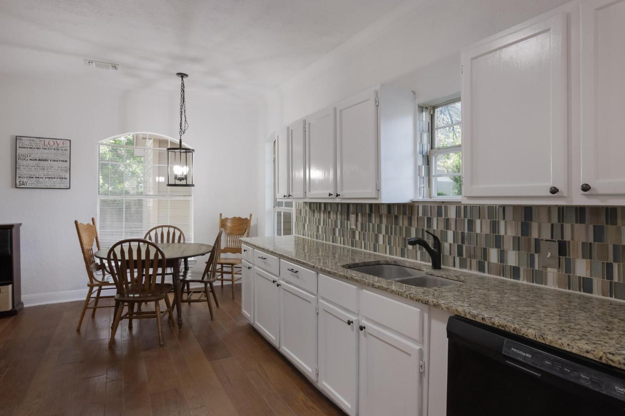 126 Lucas Street * San Antonio