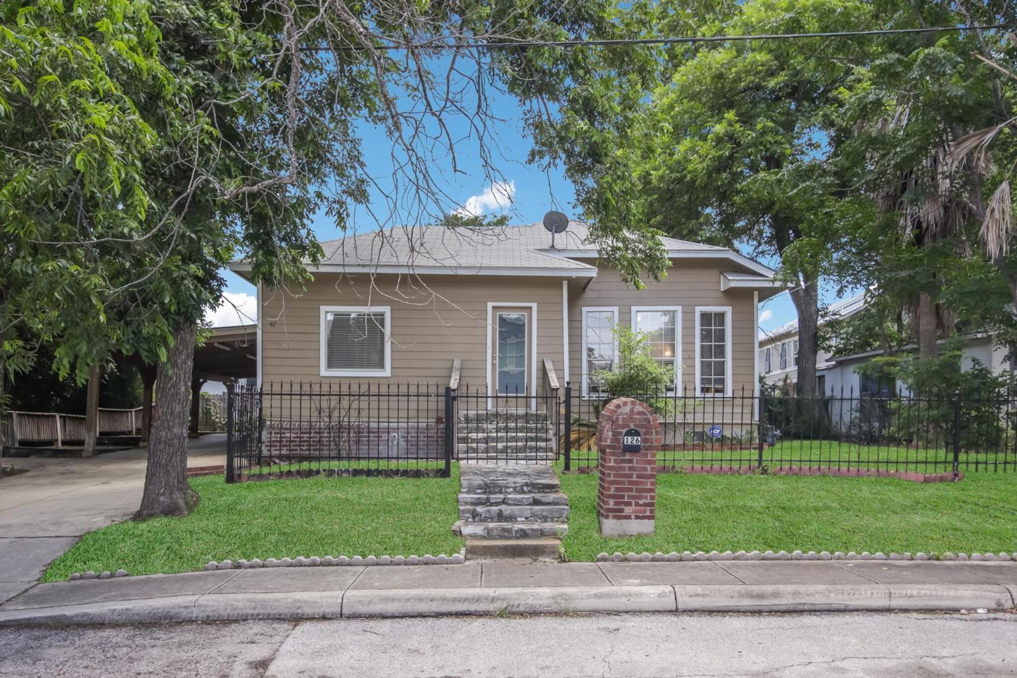 126 Lucas Street Holiday home *
