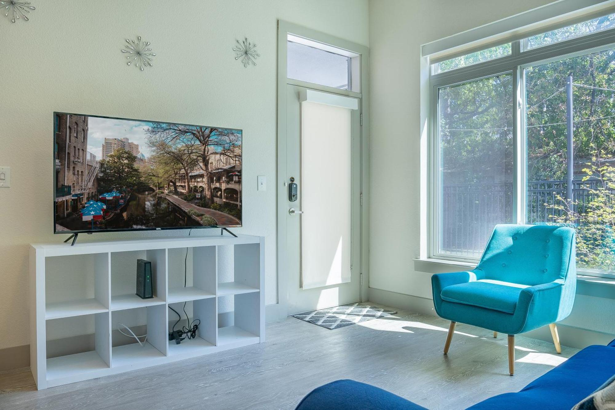 Beautiful Riverwalk With Full Amenities, King Bed & Free Parking San Antonio