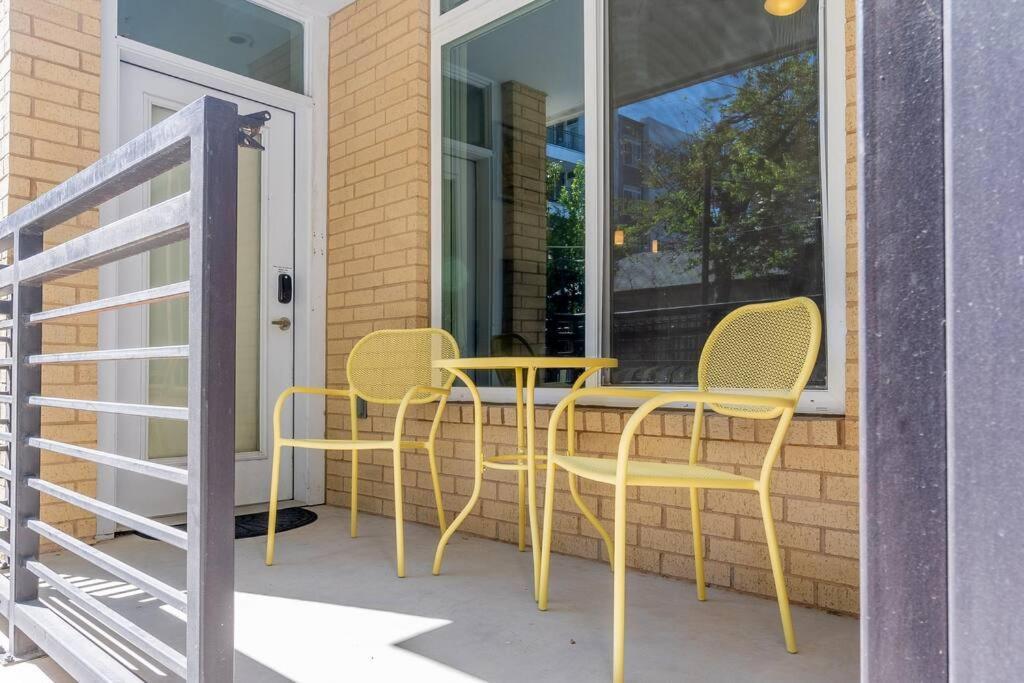 Beautiful Riverwalk With Full Amenities, King Bed & Free Parking Apartment *