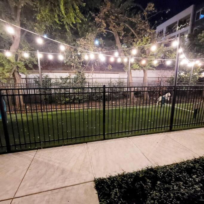 Apartment Beautiful Riverwalk With Full Amenities, King Bed & Free Parking