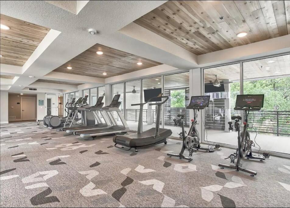 Apartment Beautiful Riverwalk With Full Amenities, King Bed & Free Parking San Antonio