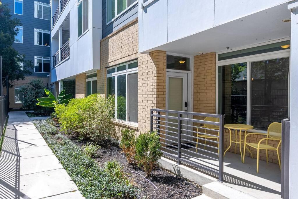 Apartment Beautiful Riverwalk With Full Amenities, King Bed & Free Parking *