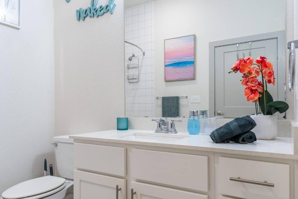Beautiful Riverwalk With Full Amenities, King Bed & Free Parking Apartment San Antonio