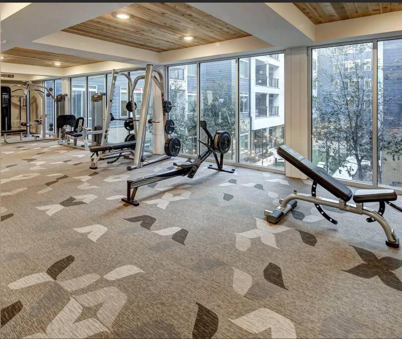 Beautiful Riverwalk With Full Amenities, King Bed & Free Parking * San Antonio
