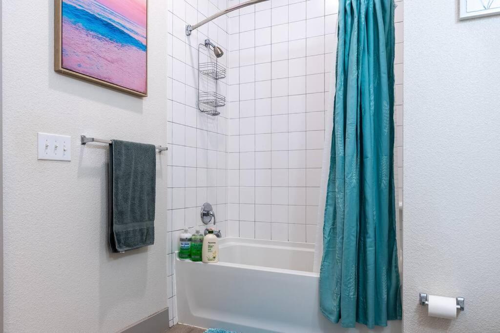 Apartment Beautiful Riverwalk With Full Amenities, King Bed & Free Parking *