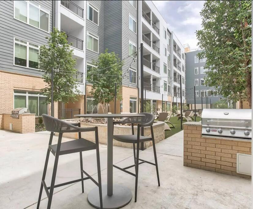 Apartment Beautiful Riverwalk With Full Amenities, King Bed & Free Parking San Antonio
