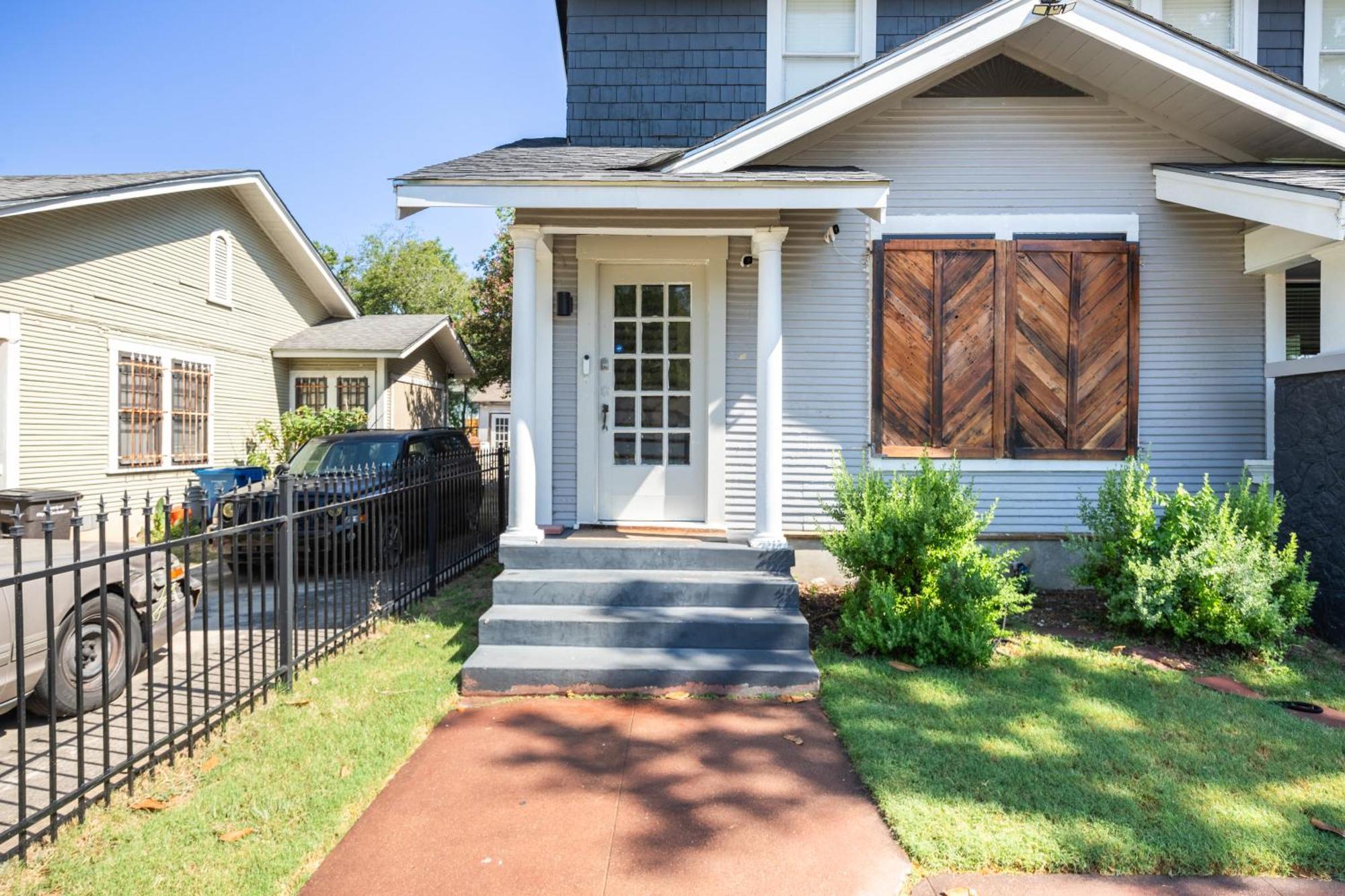 2 Bedroom Unit Near Downtown * San Antonio