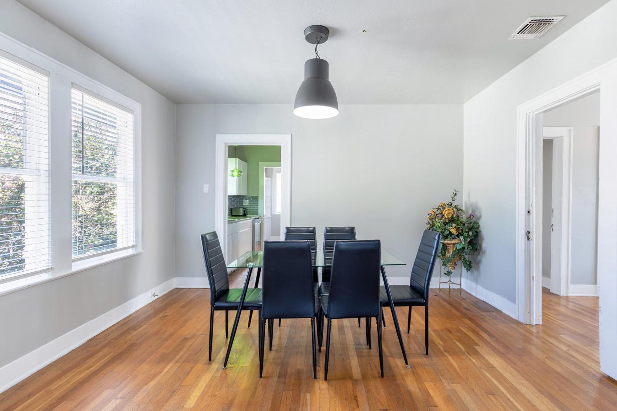 2 Bedroom Unit Near Downtown