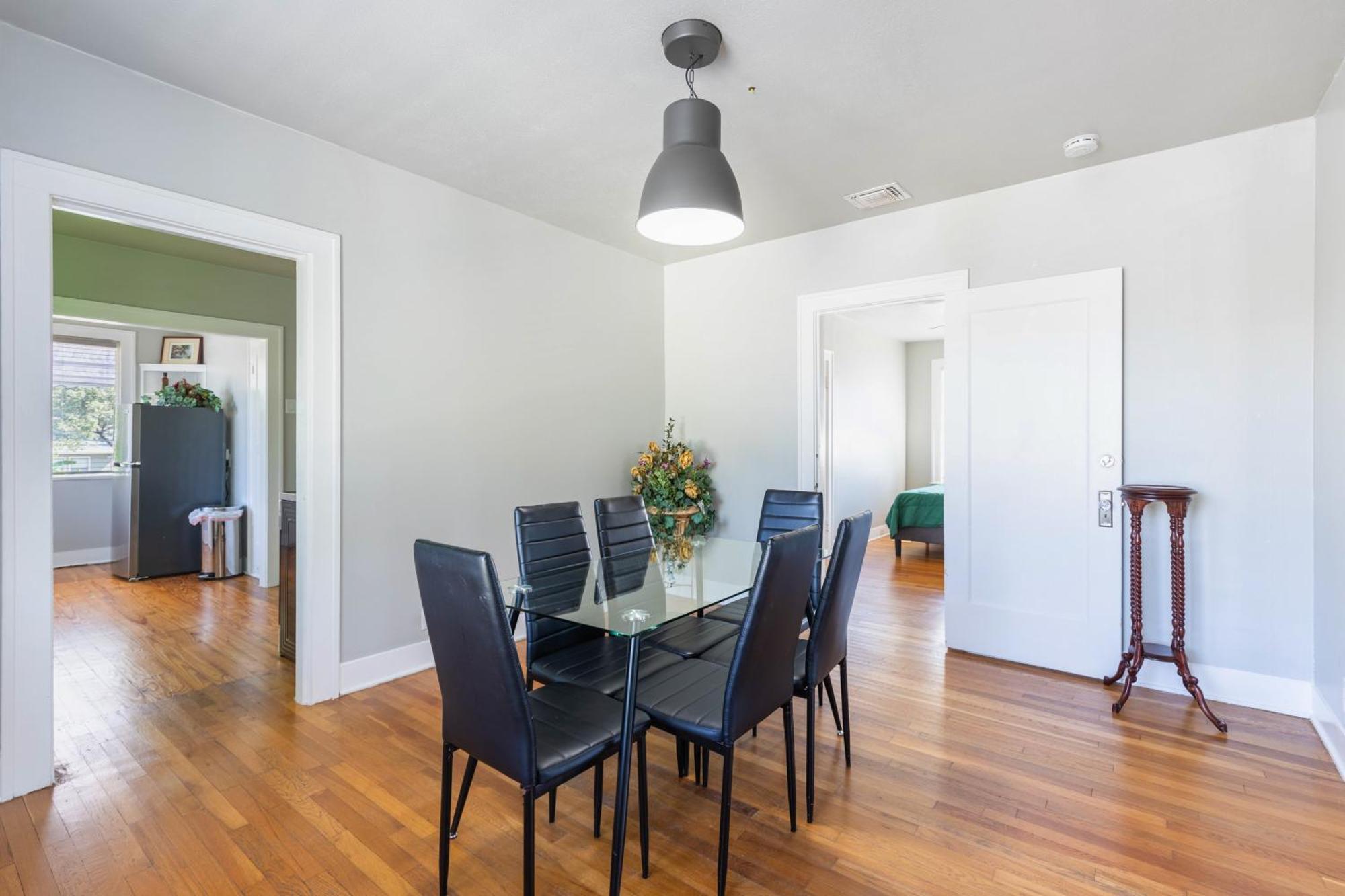 Holiday home 2 Bedroom Unit Near Downtown *