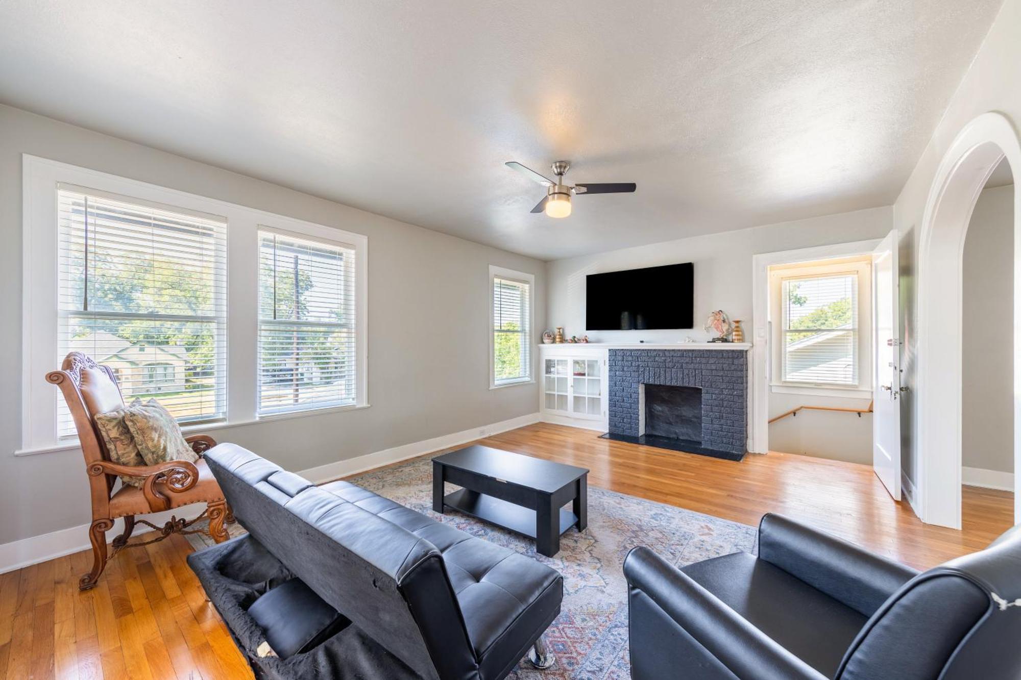 2 Bedroom Unit Near Downtown San Antonio