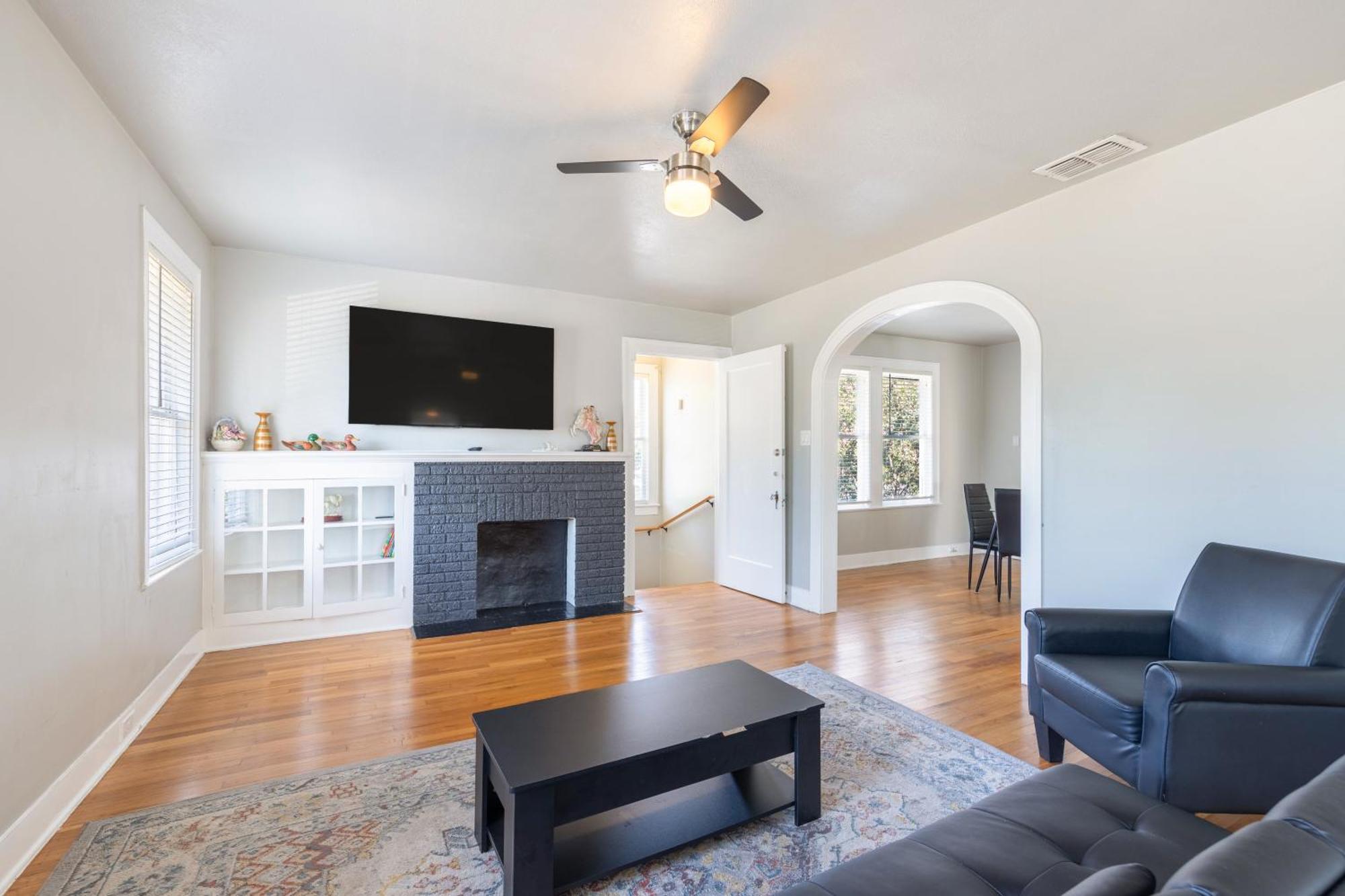 2 Bedroom Unit Near Downtown * San Antonio
