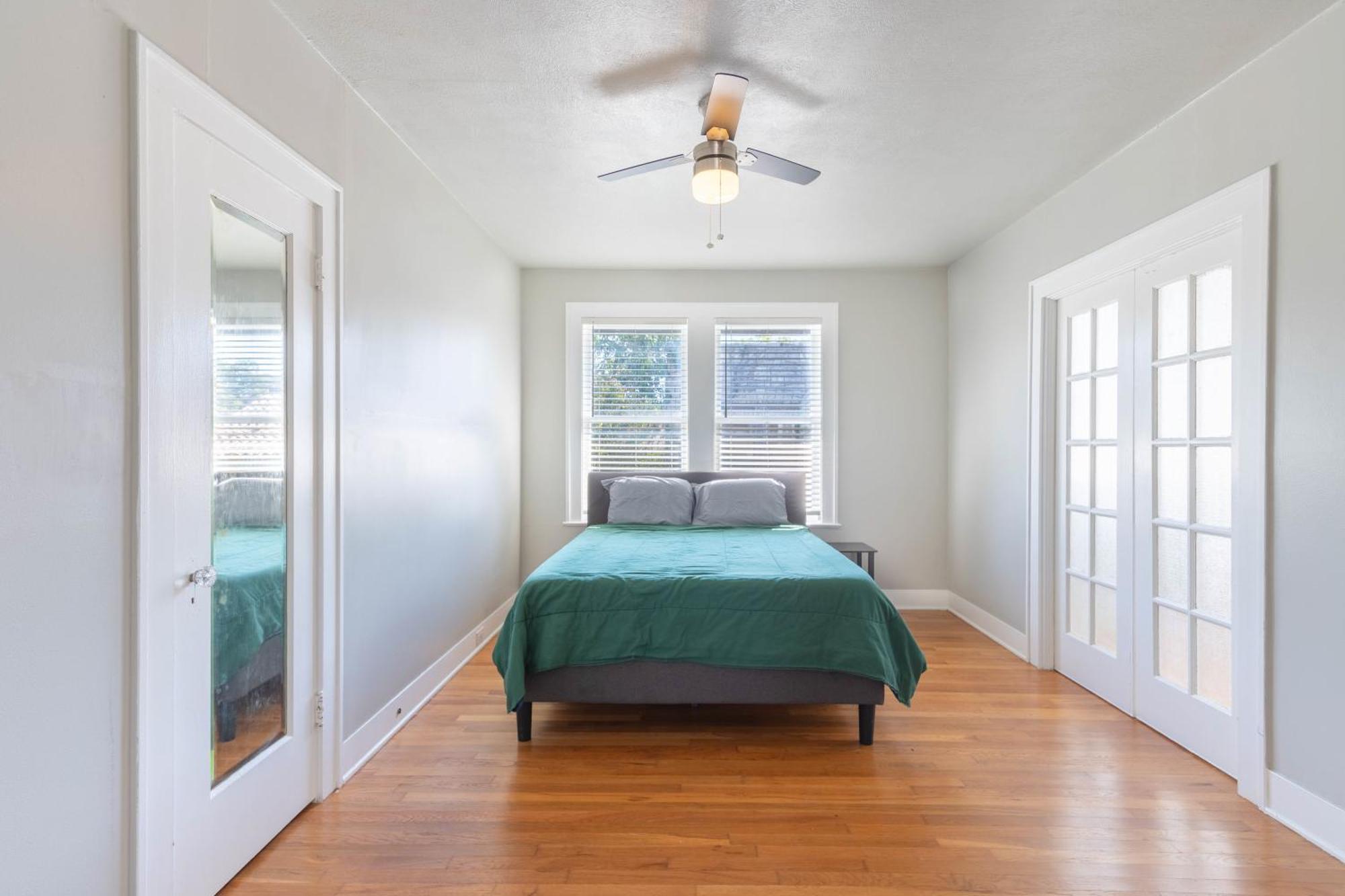 2 Bedroom Unit Near Downtown Holiday home