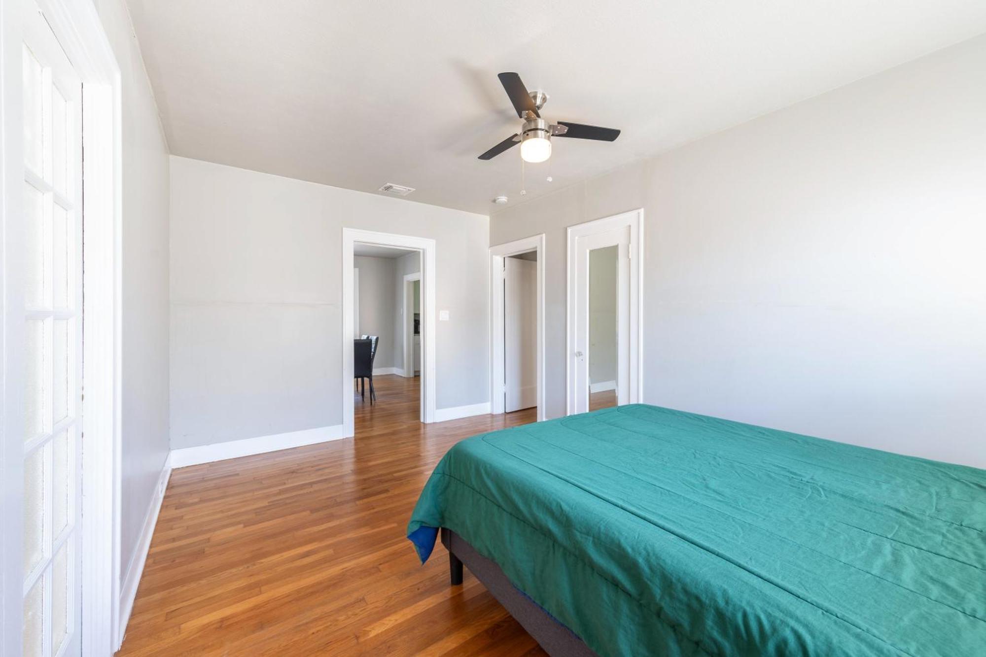2 Bedroom Unit Near Downtown Holiday home *