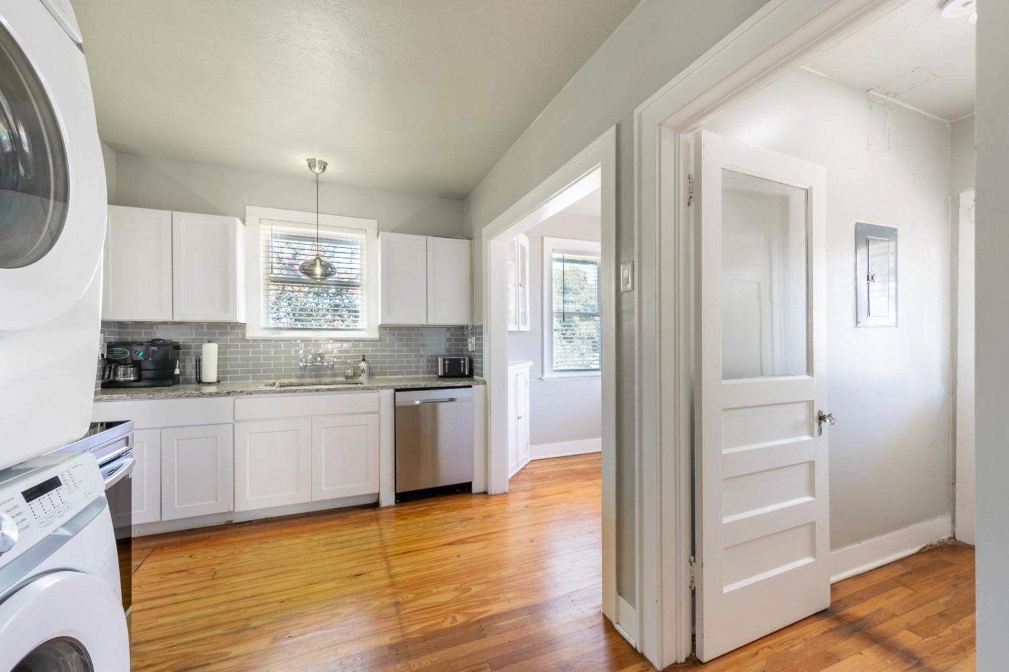 2 Bedroom Unit Near Downtown San Antonio
