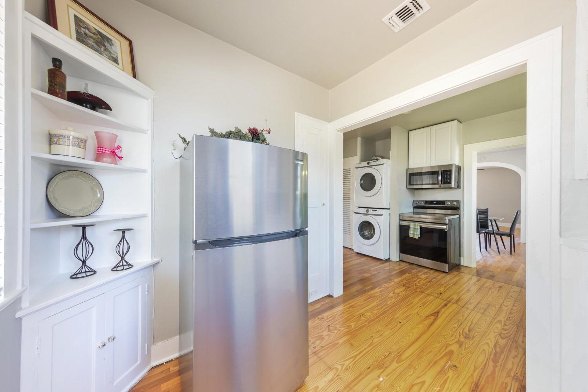 2 Bedroom Unit Near Downtown