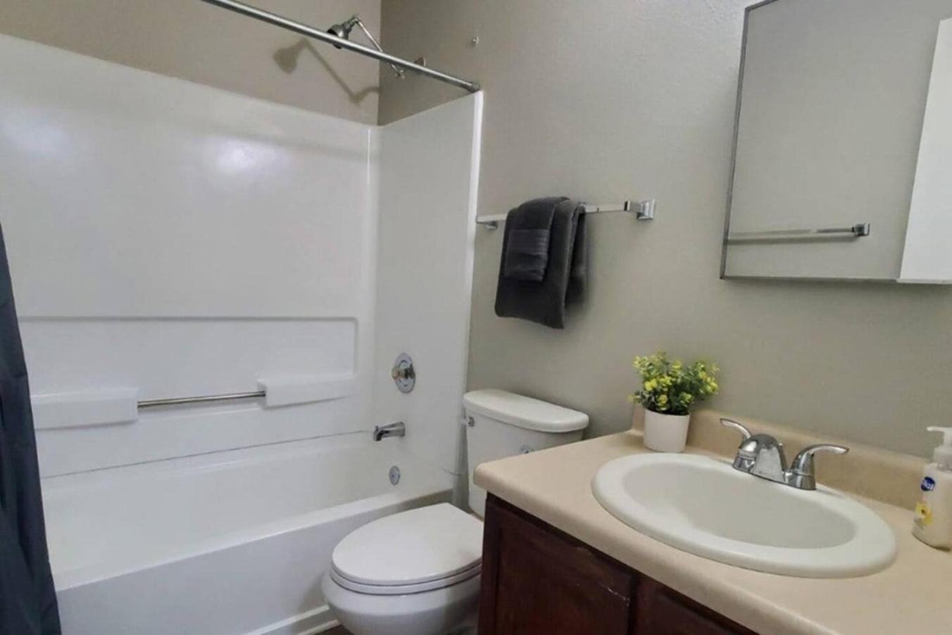 Holiday home Homey 4br In Converse Near Airforce Base