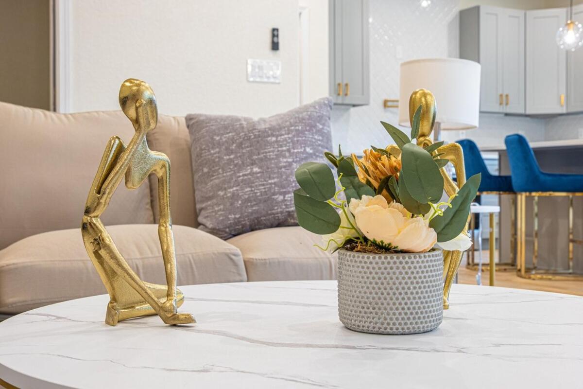 Stunning Elegance 4br2.5 Ba Near Vibrant Downtown Holiday home