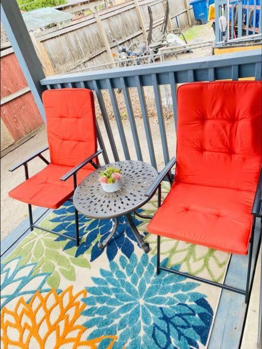 Lovely 2 Bedroom Hidden Gem At The Botanical Garden Unit 3 Apartment
