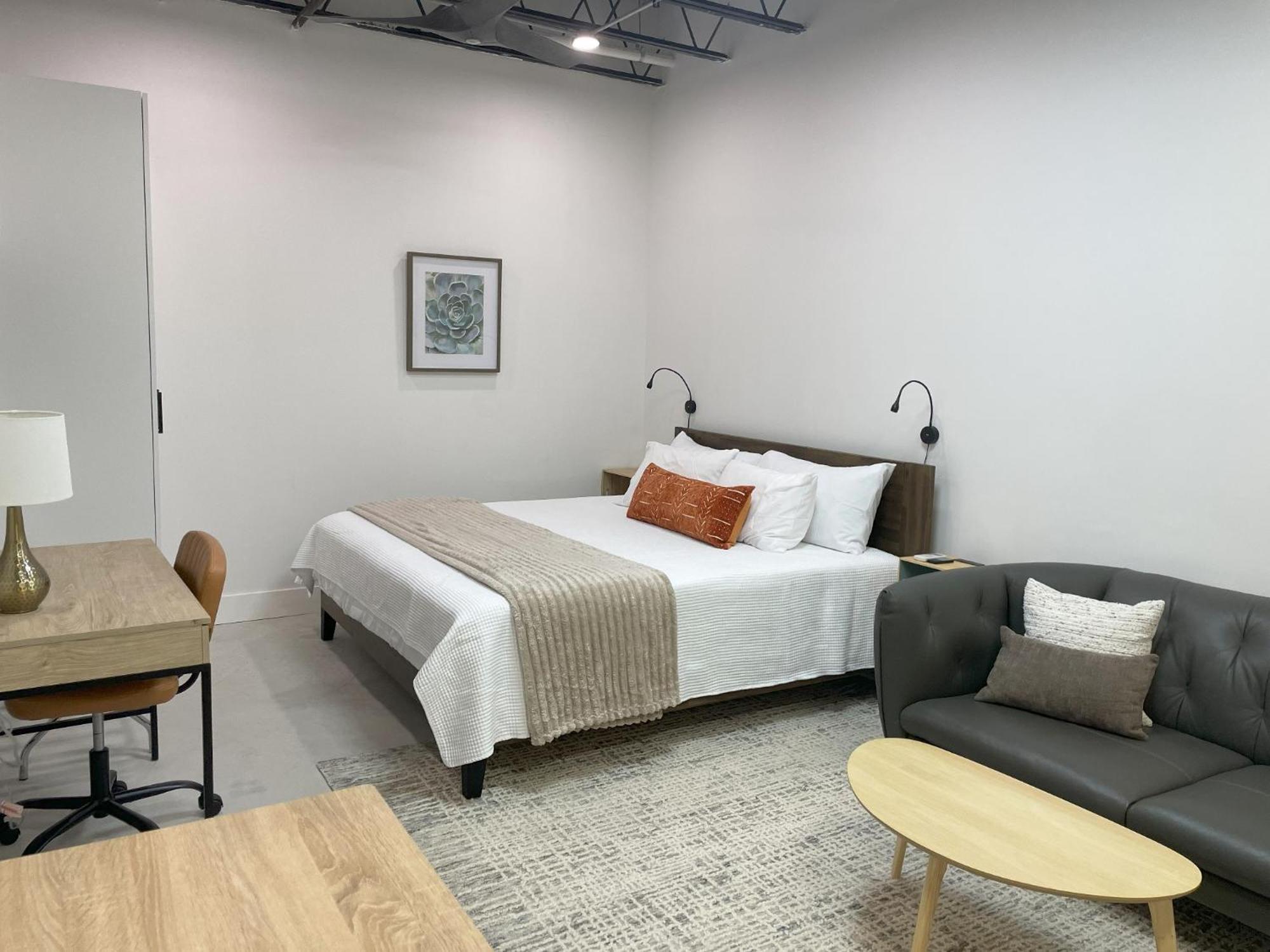 Fyrebird Place - Industrial Loft With Pavilion & Yard Apartment San Antonio