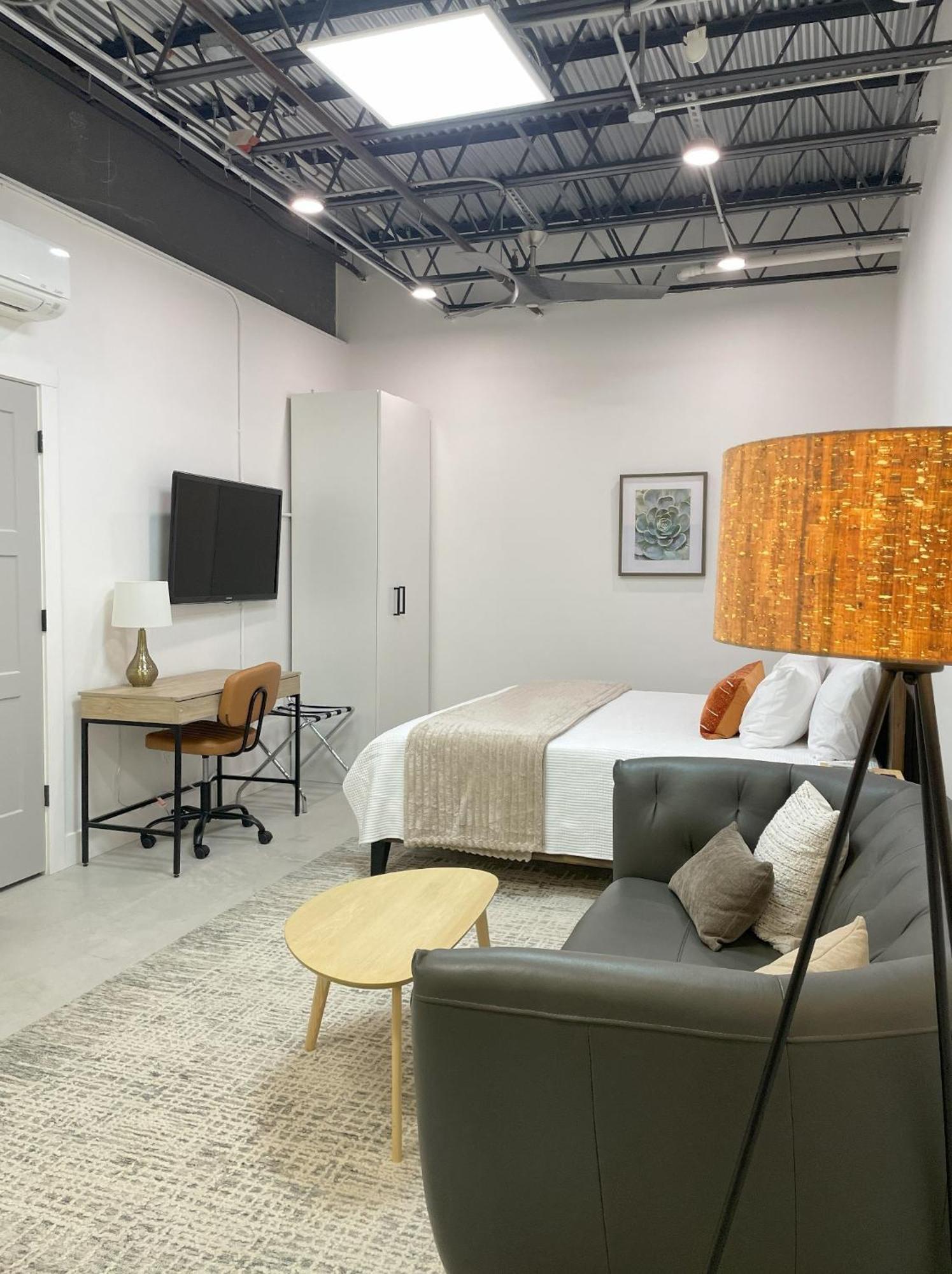 Apartment Fyrebird Place - Industrial Loft With Pavilion & Yard San Antonio