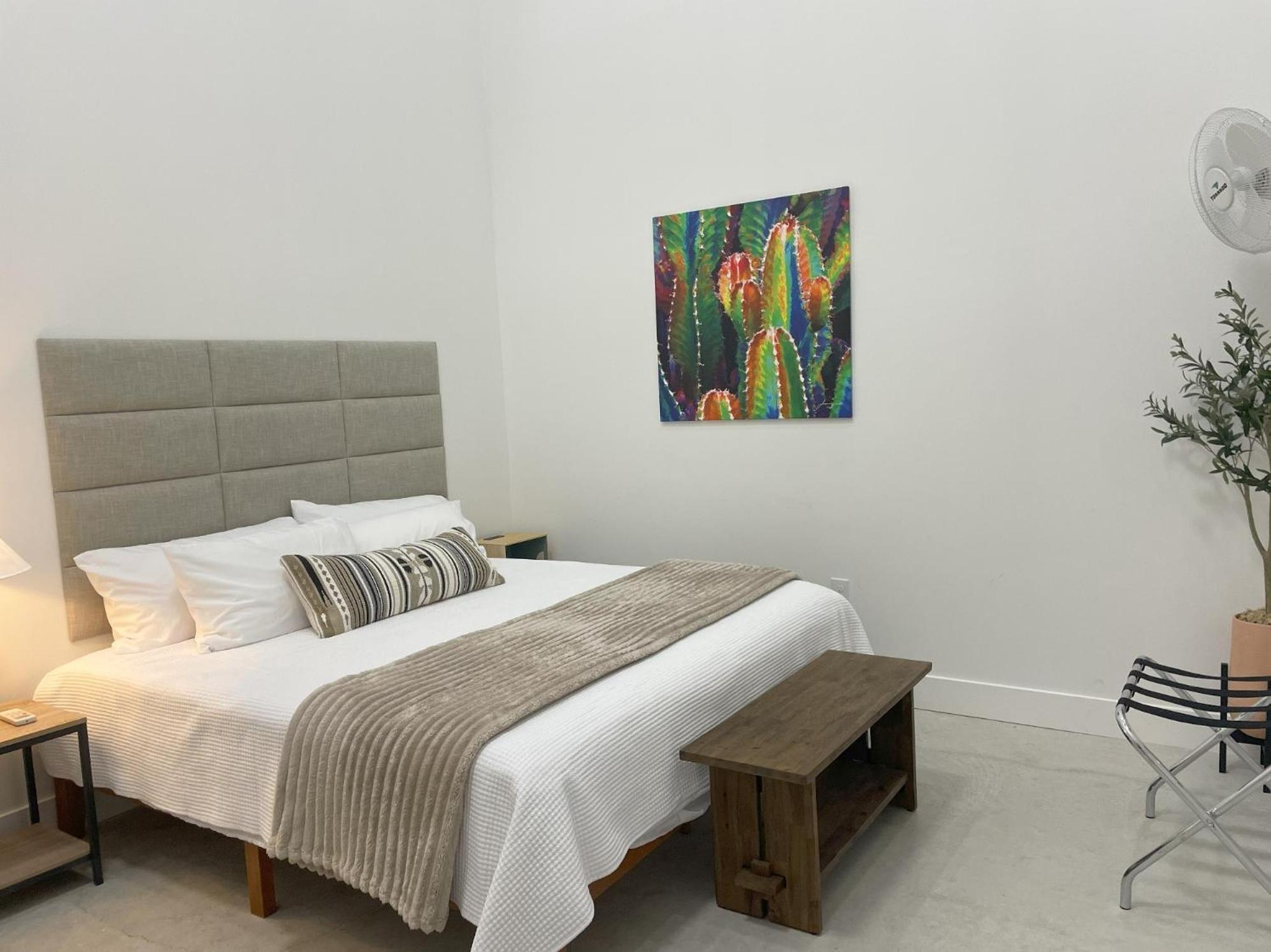 Apartment Fyrebird Place - Industrial Loft With Pavilion & Yard *