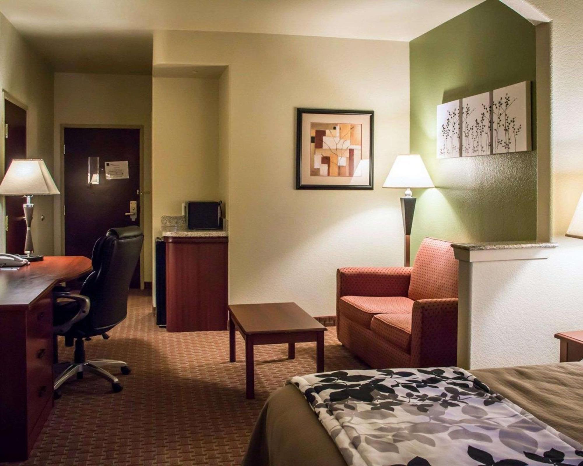 Sleep & At Six Flags Hotel 3*