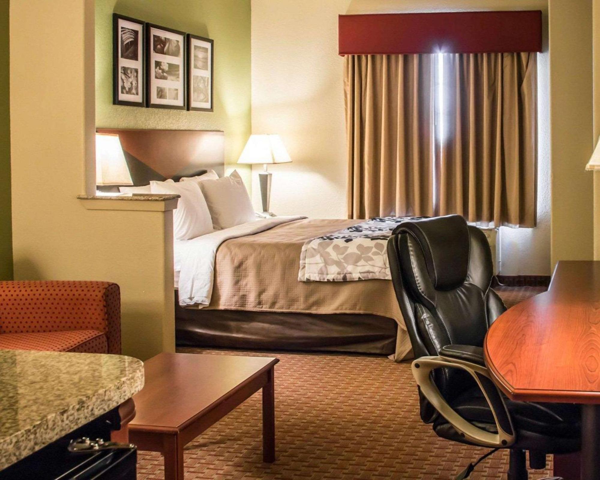 Hotel Sleep & At Six Flags San Antonio