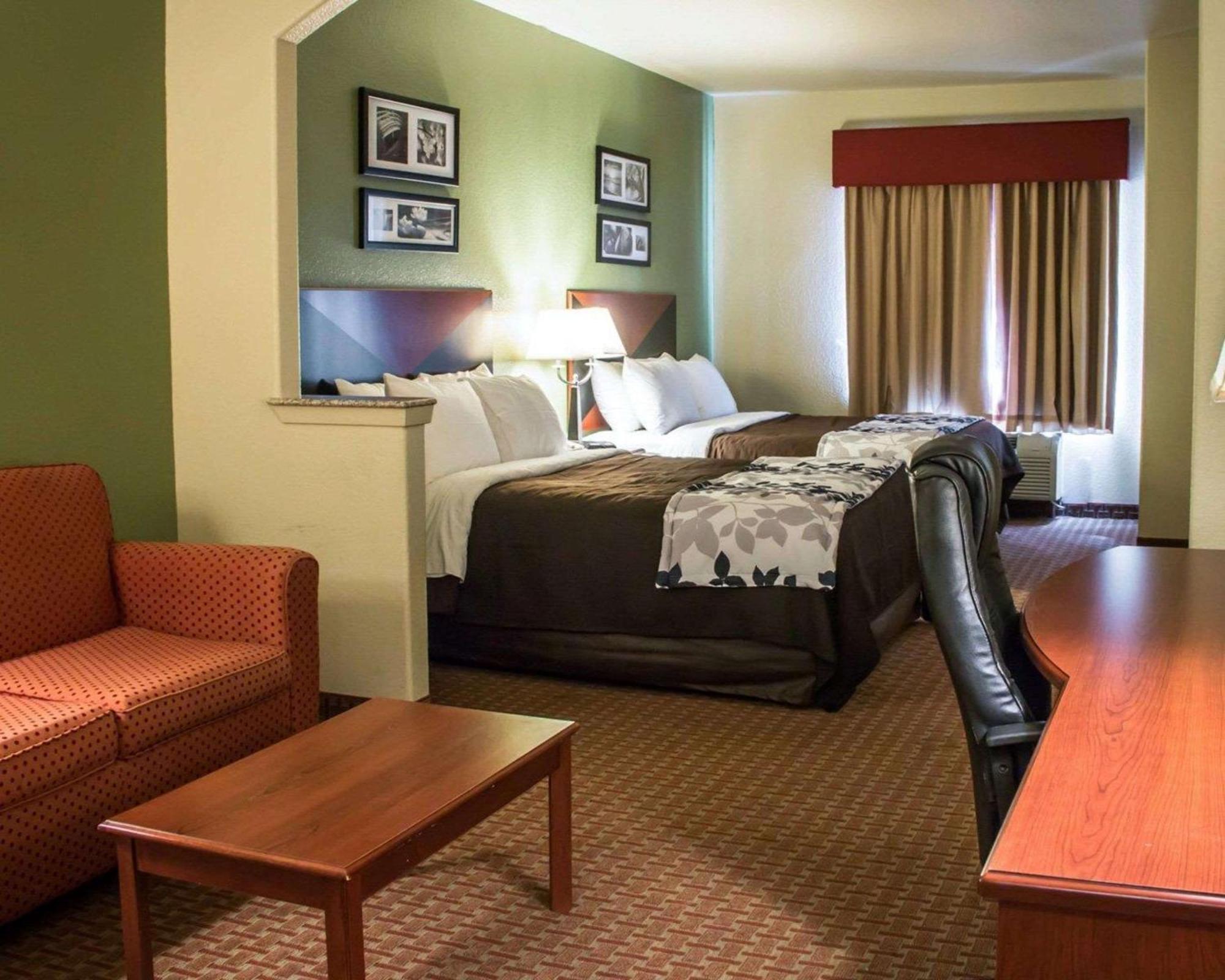 Sleep & At Six Flags Hotel
