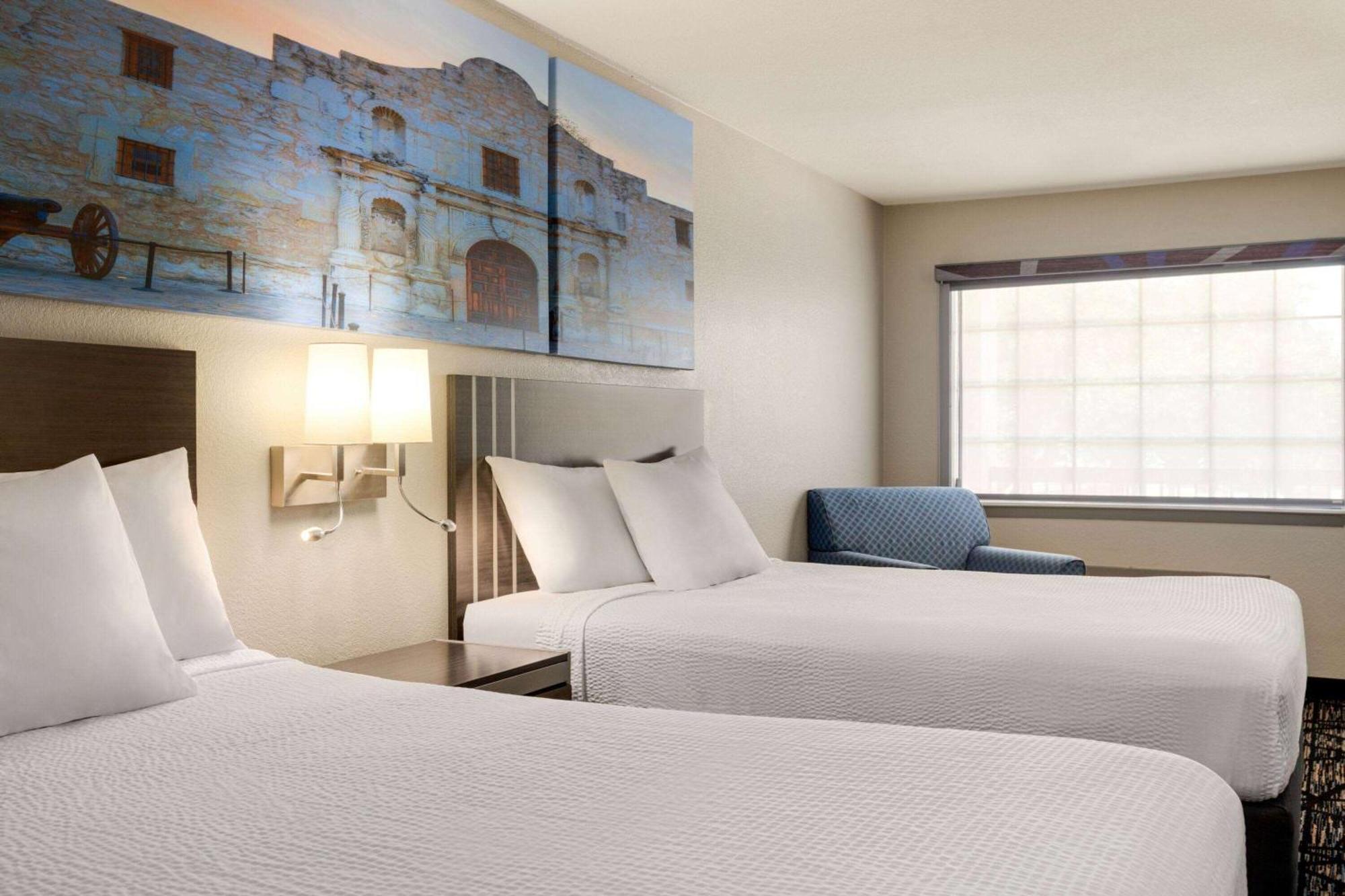 Days By Wyndham Near Fiesta Park Hotel