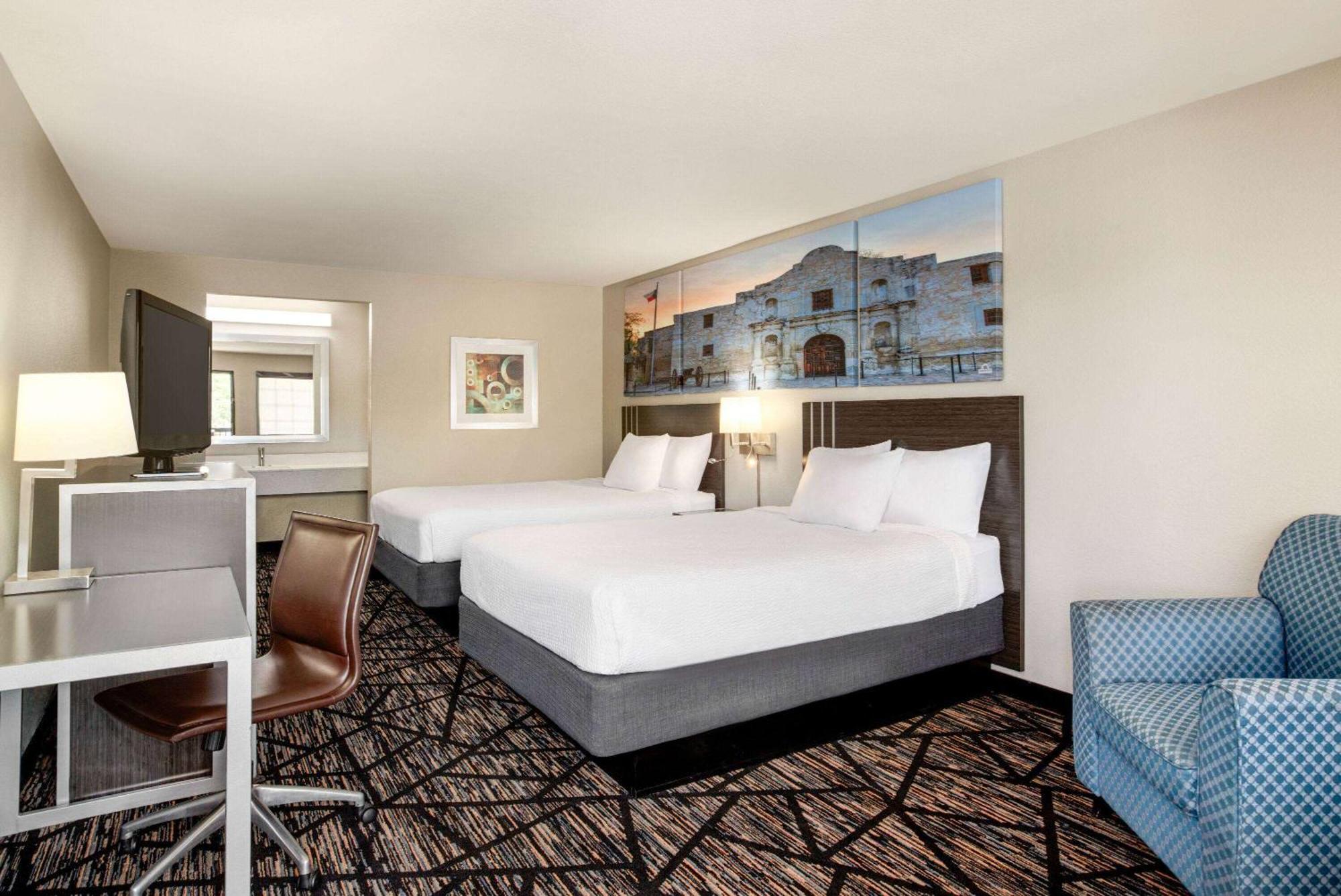Days By Wyndham Near Fiesta Park Hotel San Antonio