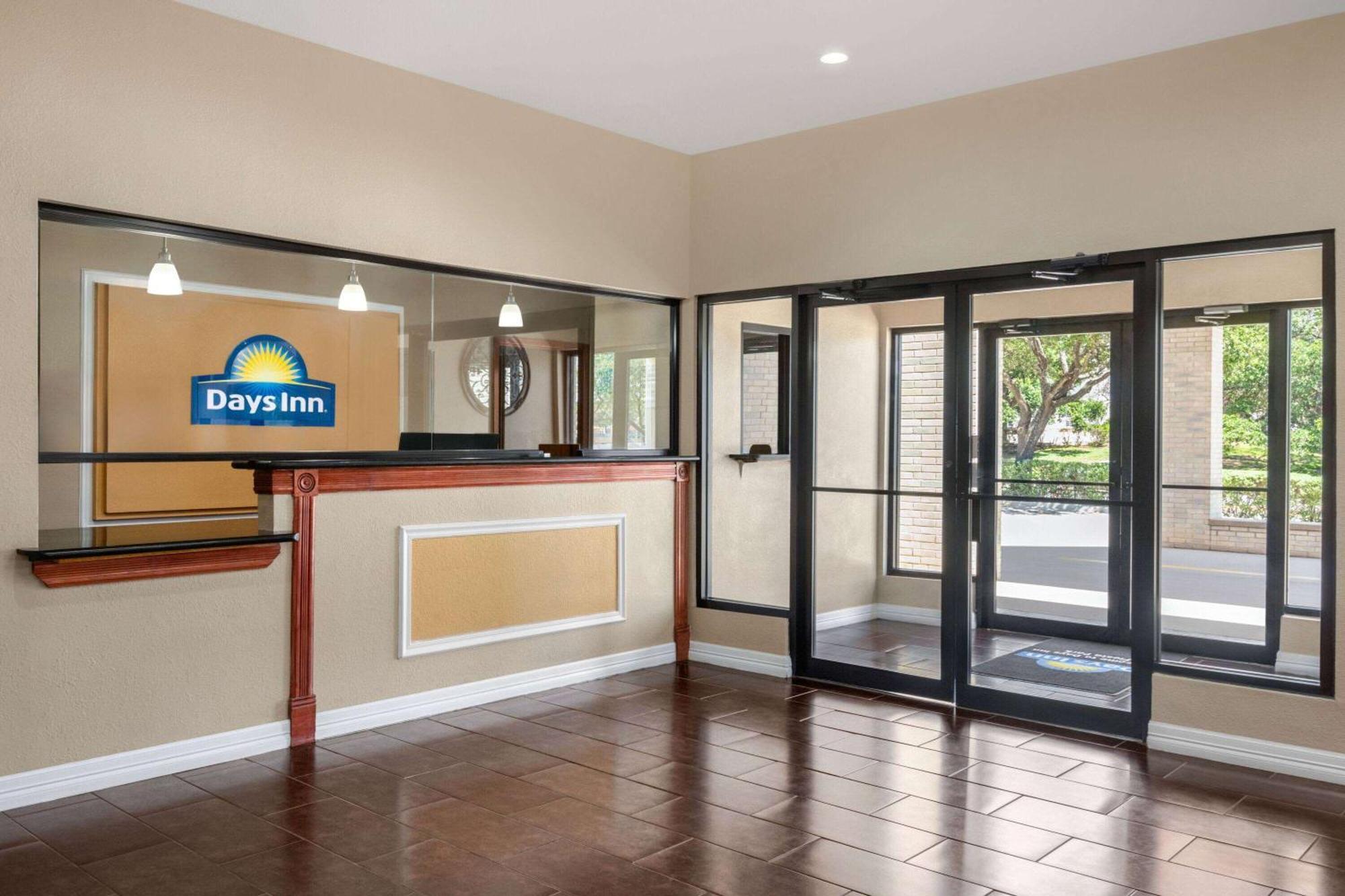 Days By Wyndham Near Fiesta Park Hotel