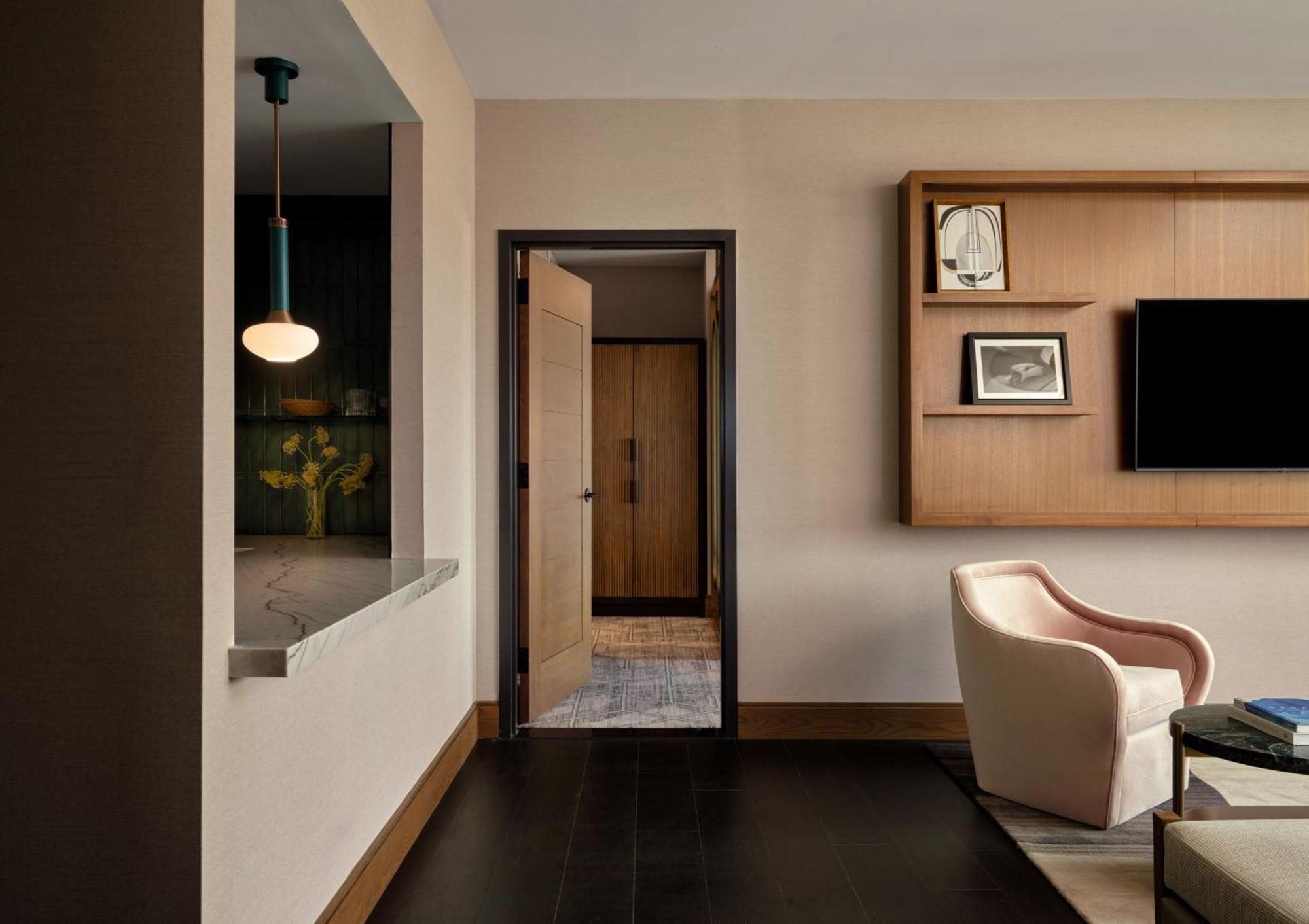 Hotel Intercontinental Riverwalk By Ihg 4*
