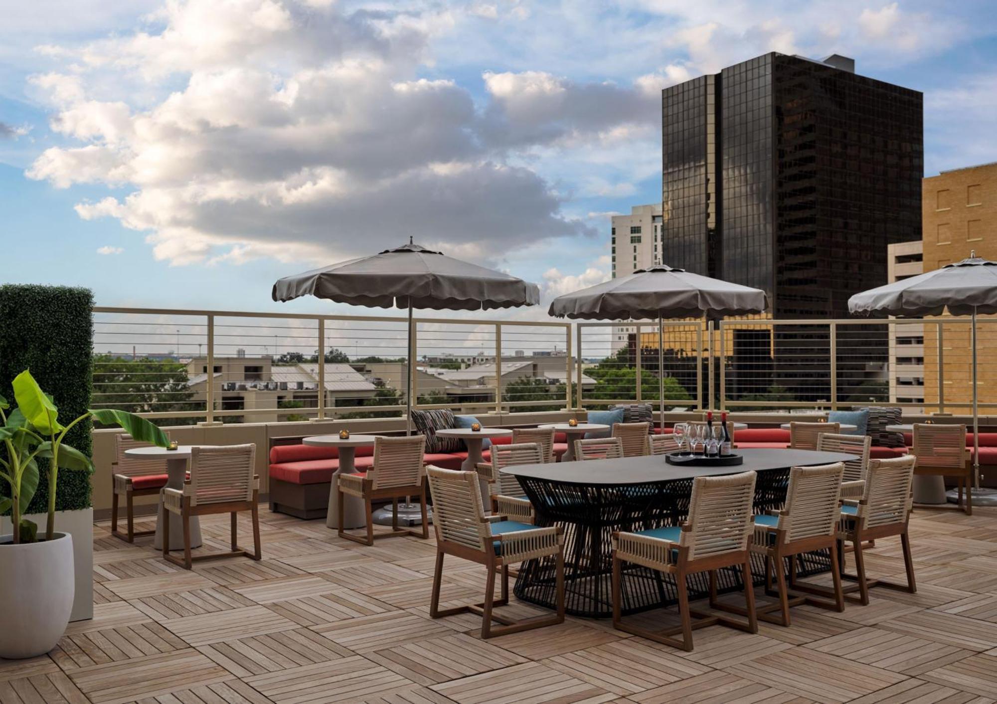 Intercontinental Riverwalk By Ihg Hotel