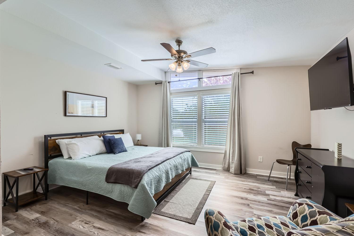 New 5 Bdrm W/pool Mins To Pearl/riverwalk/quarry Market - Sleep 12 Holiday home *