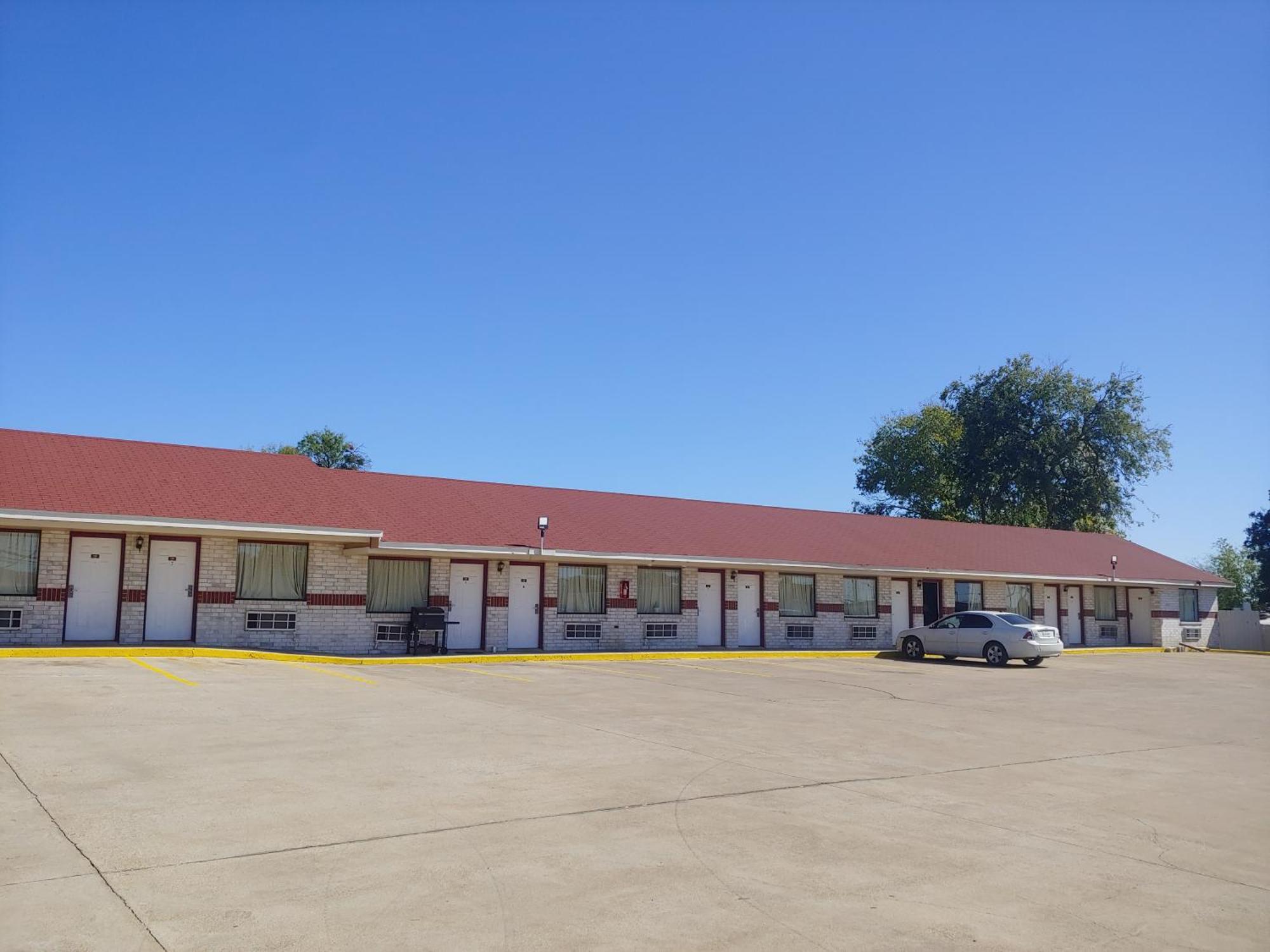 Brooks Executive Motel