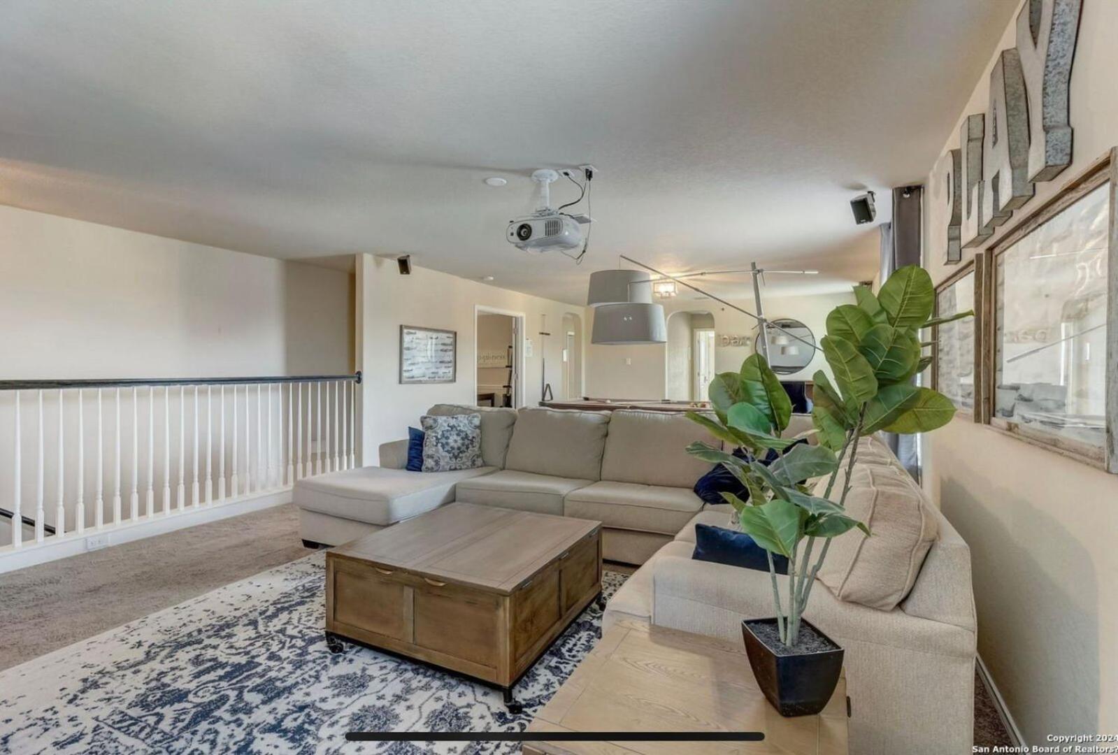 Legislation 4br Villa *