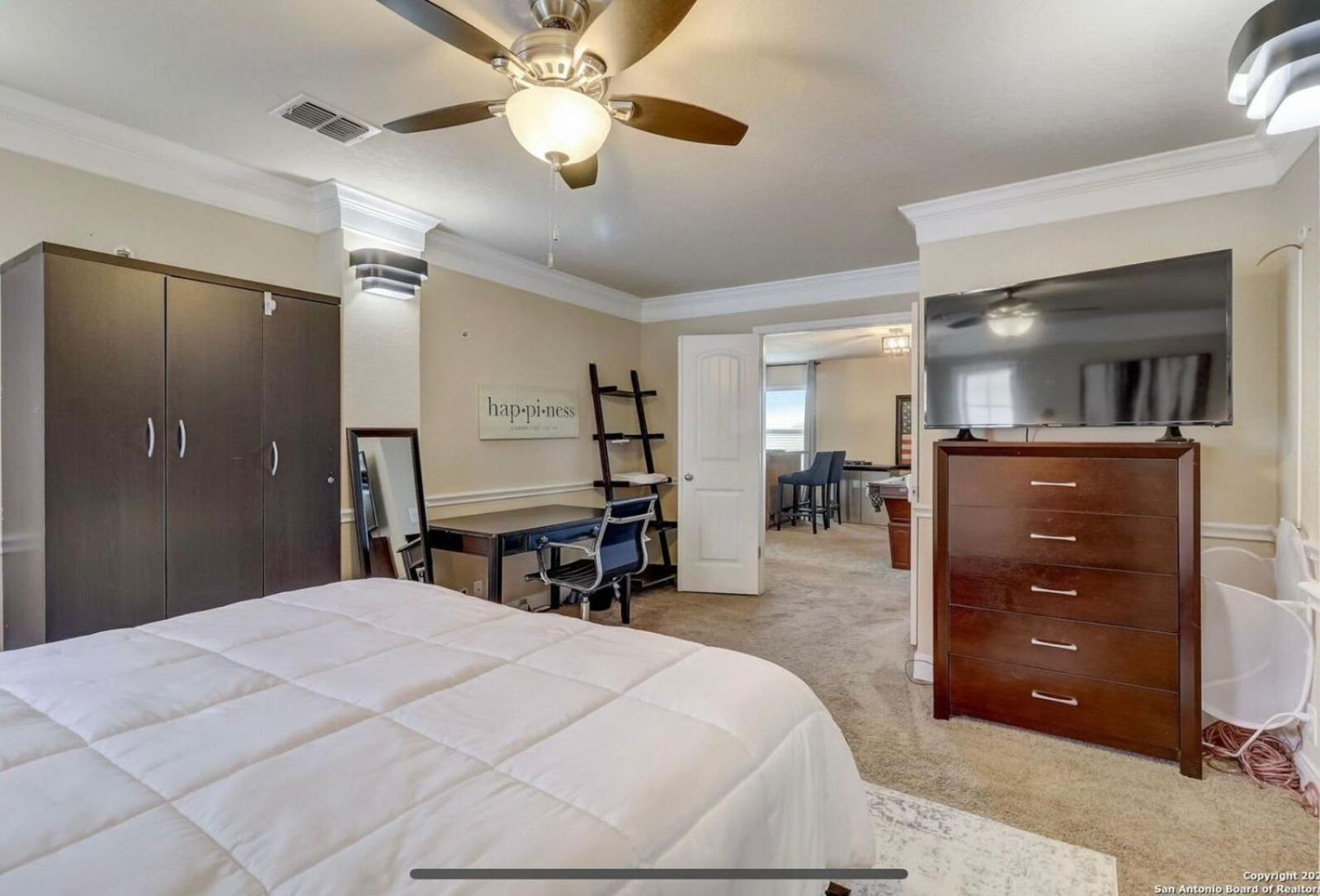 Legislation 4br Villa *