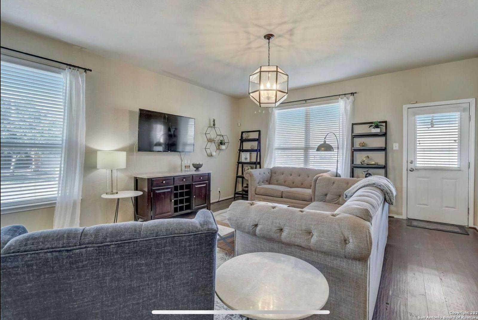 Legislation 4br Villa *