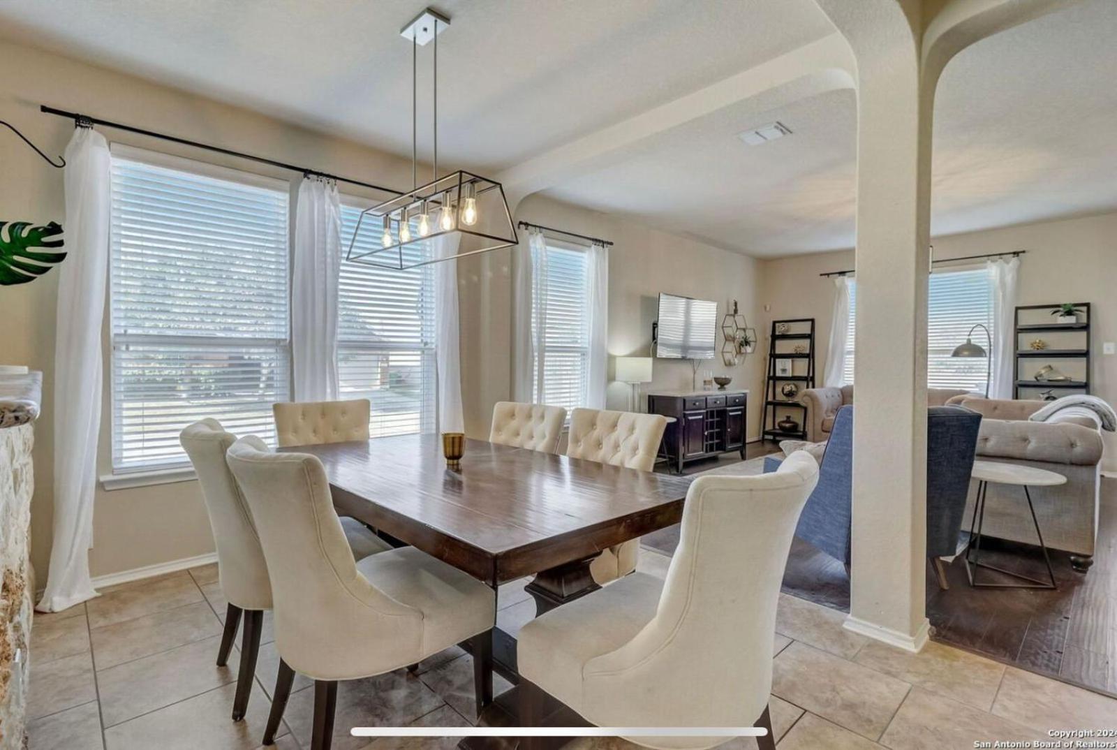 Legislation 4br Villa San Antonio