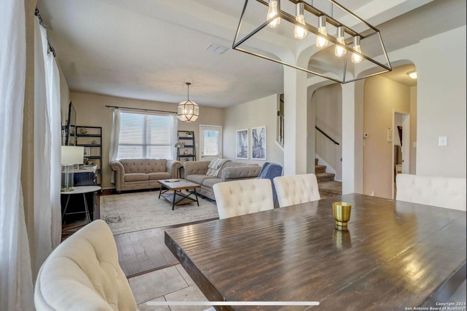 Legislation 4br Villa