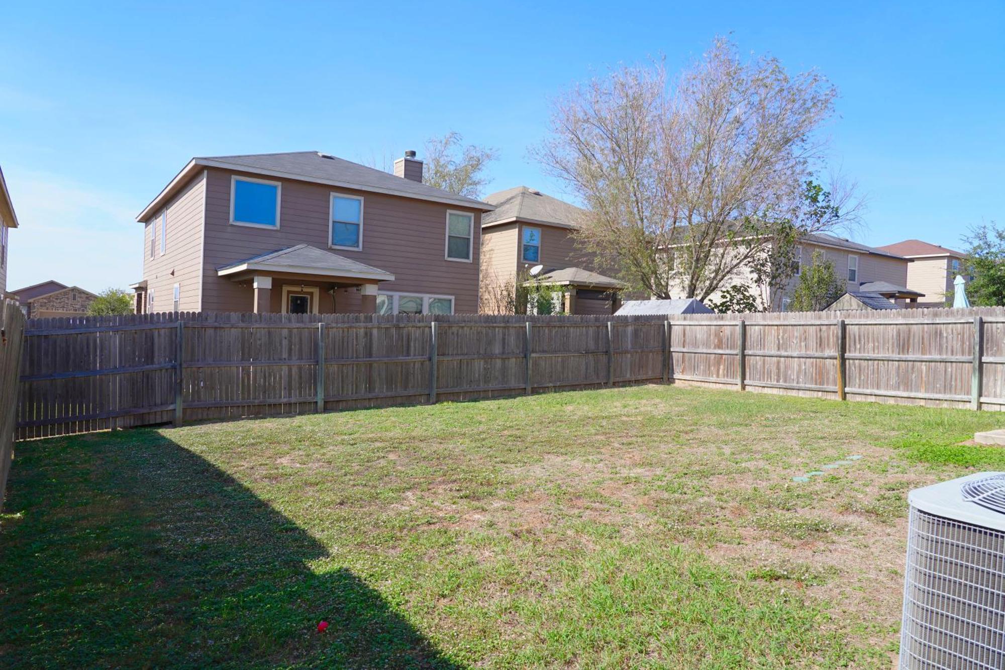 Leaf Way Villa San Antonio