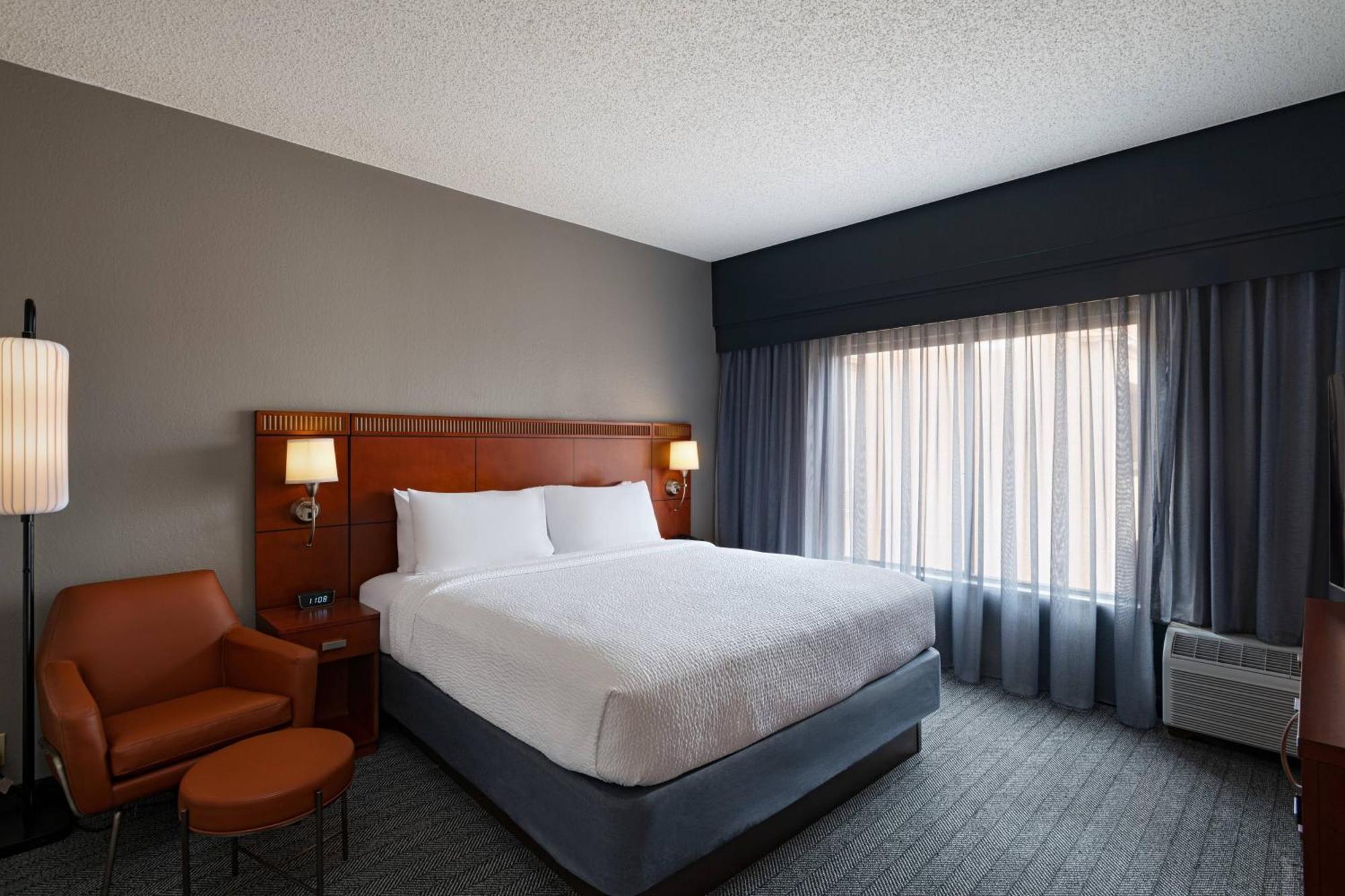 Courtyard By Marriott Airport 3*