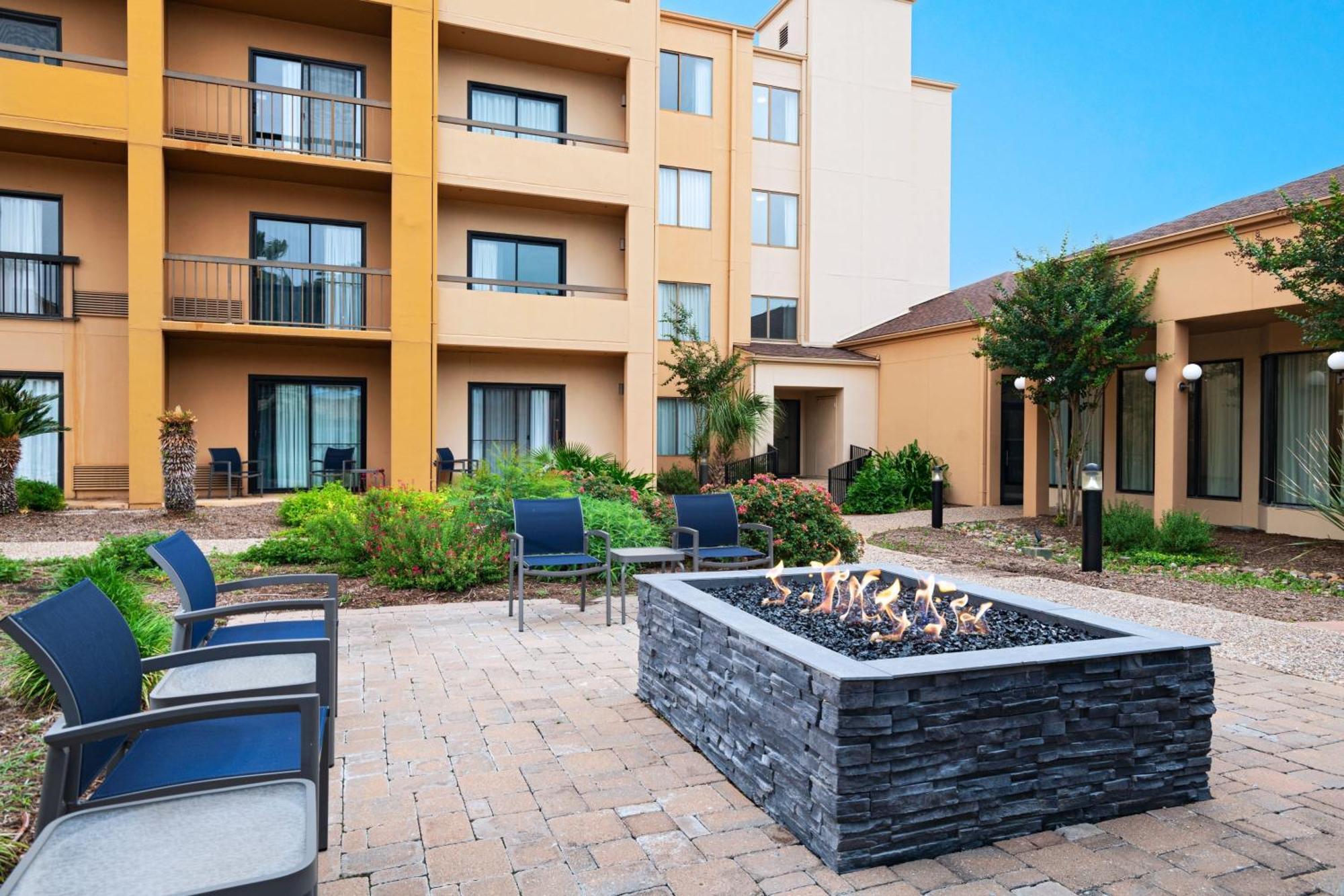 Courtyard By Marriott Airport Hotel 3*