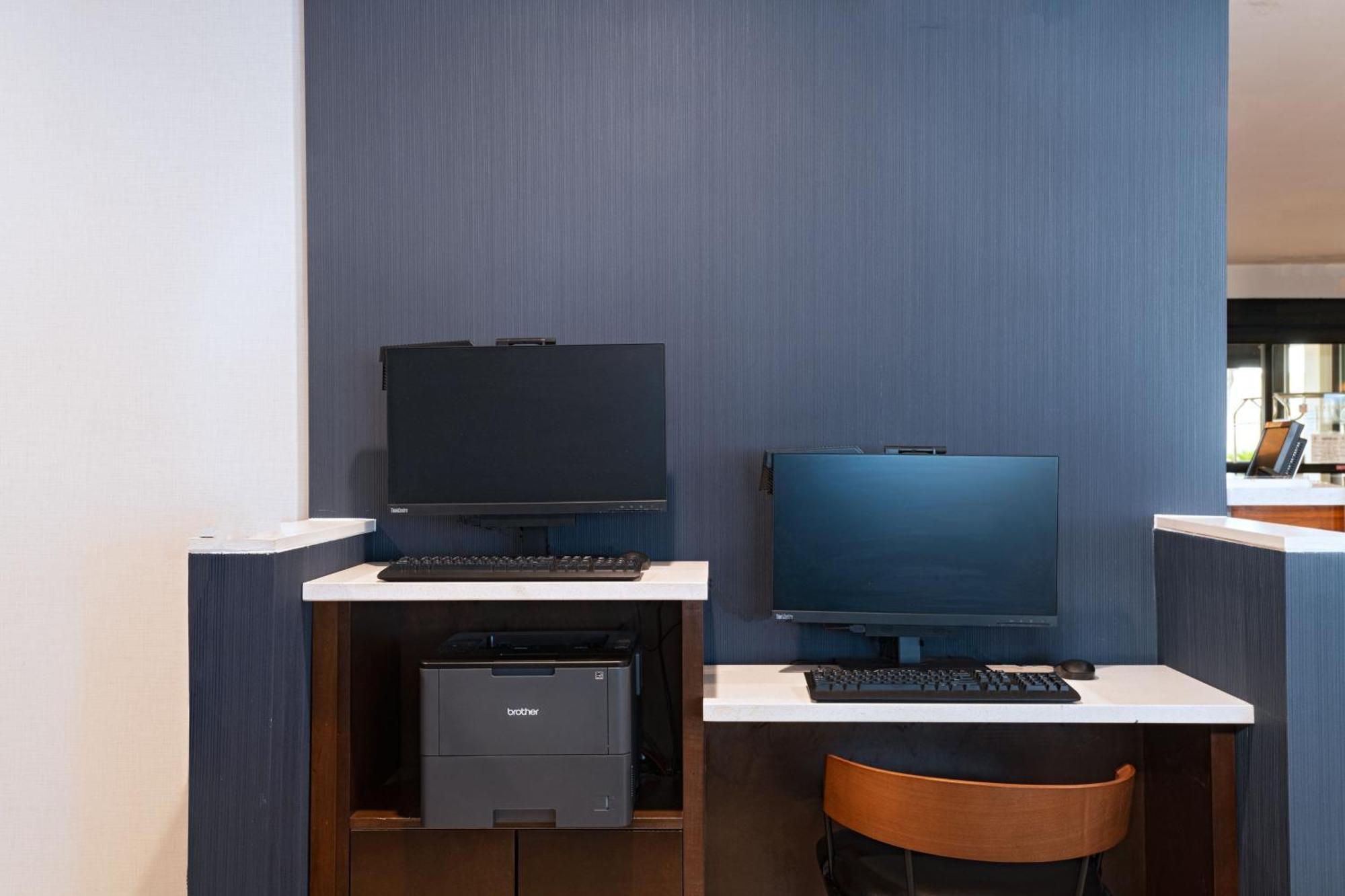 Hotel Courtyard By Marriott Airport 3*