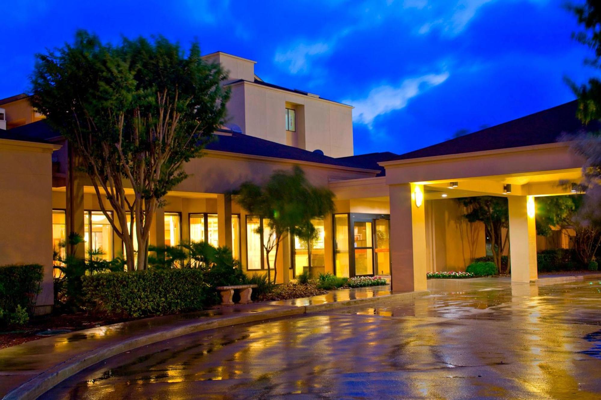 Courtyard By Marriott Airport Hotel San Antonio