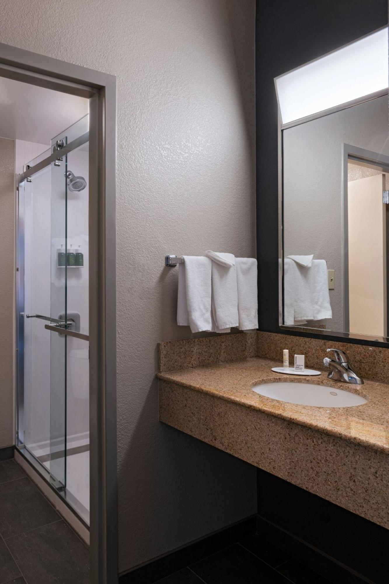 Courtyard By Marriott Airport Hotel San Antonio