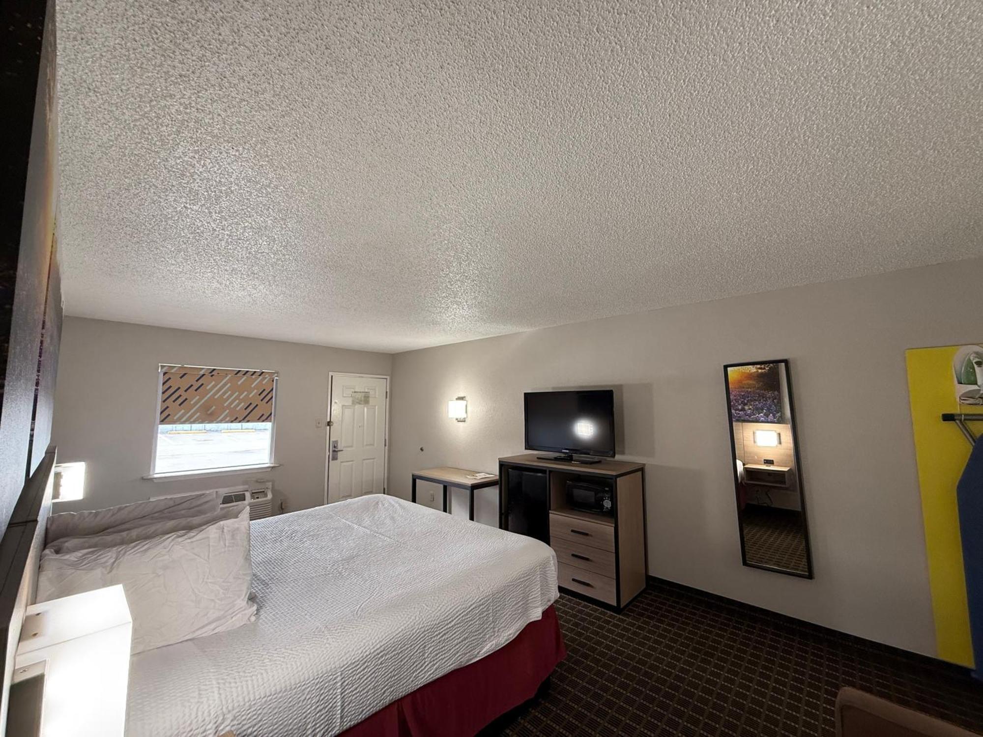 Days By Wyndham Interstate Hwy 35 North Hotel