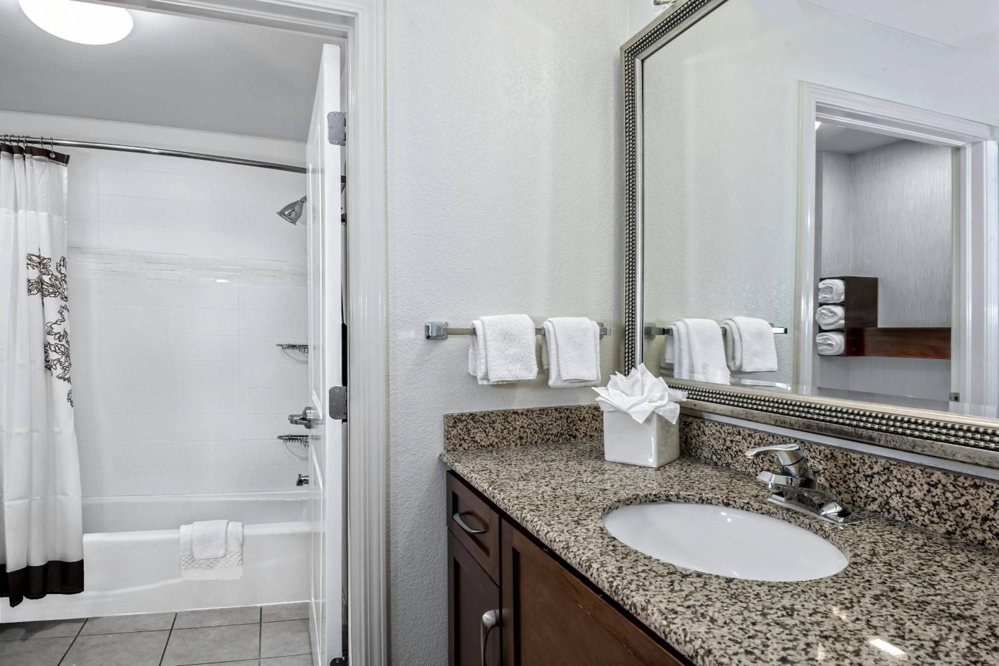 Hotel By Marriott Seaworld / Lackland San Antonio