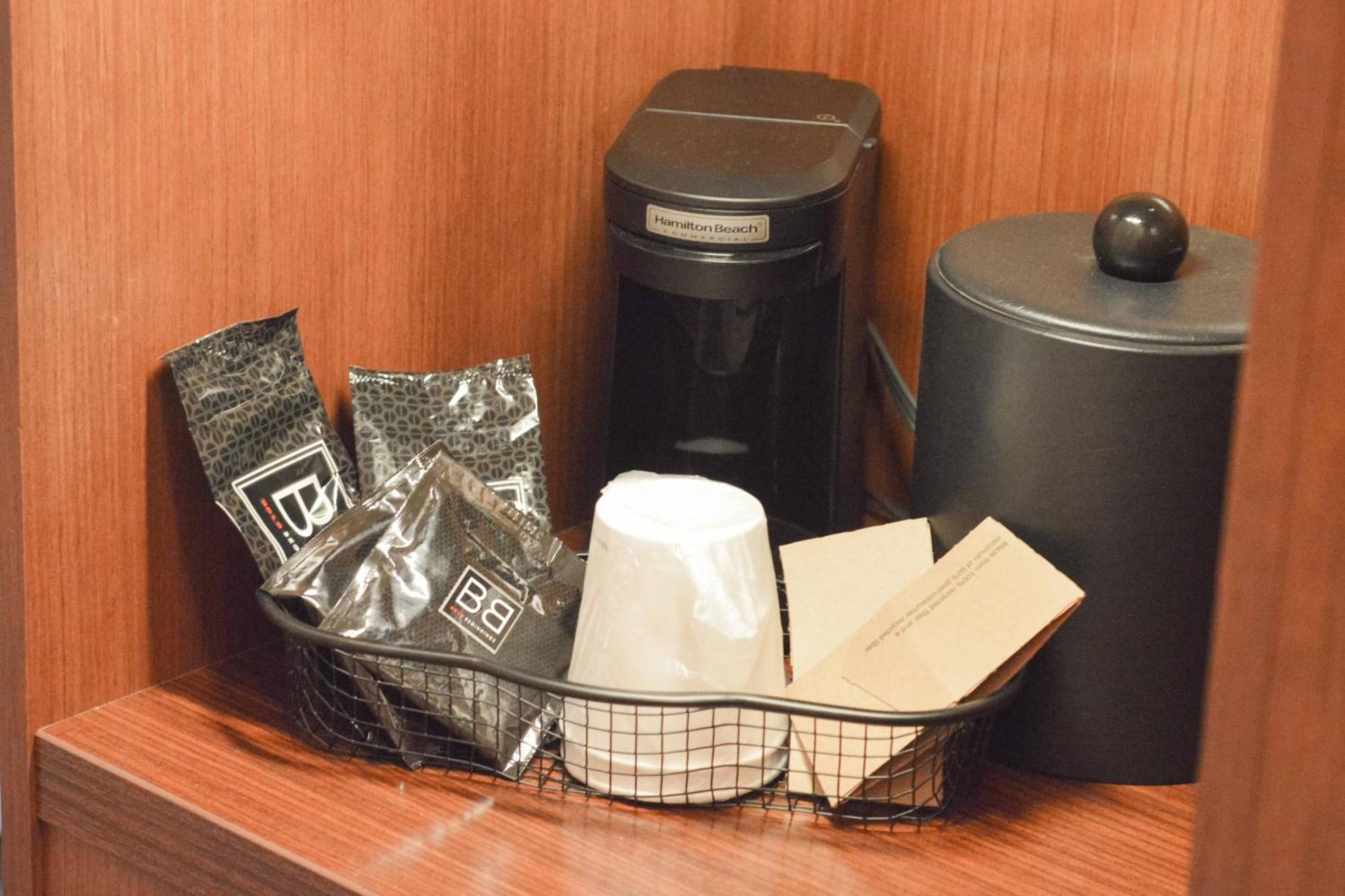 Hotel Fairfield & By Marriott Brooks Base 3*